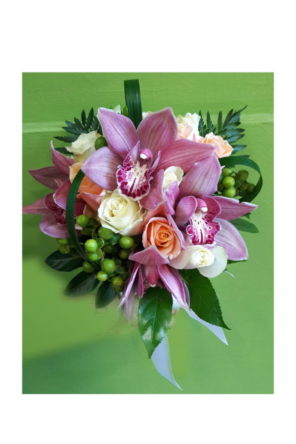 Orquídeas con rosas