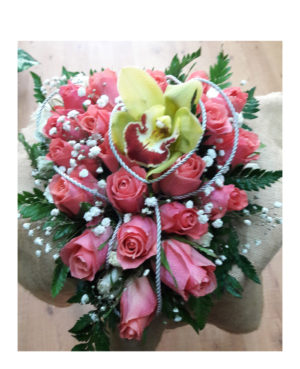 Rosas Salmón con orquidea