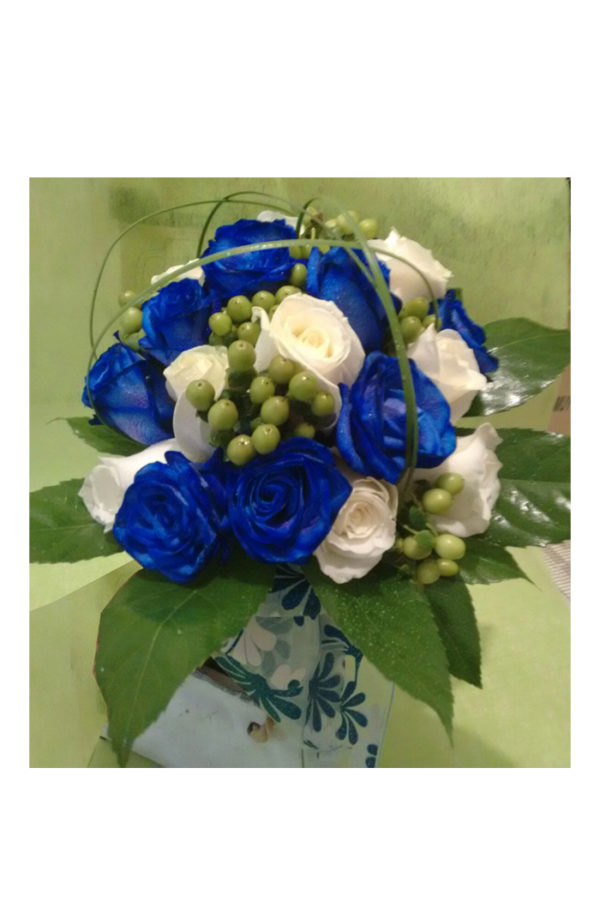 Rosas blancas y azul
