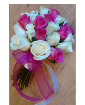 Rosas blancas y fucsias